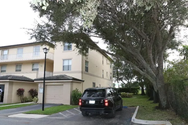 $2,780 | 2100 Greenview Shores Boulevard, Unit 508, Wellington, FL 33414