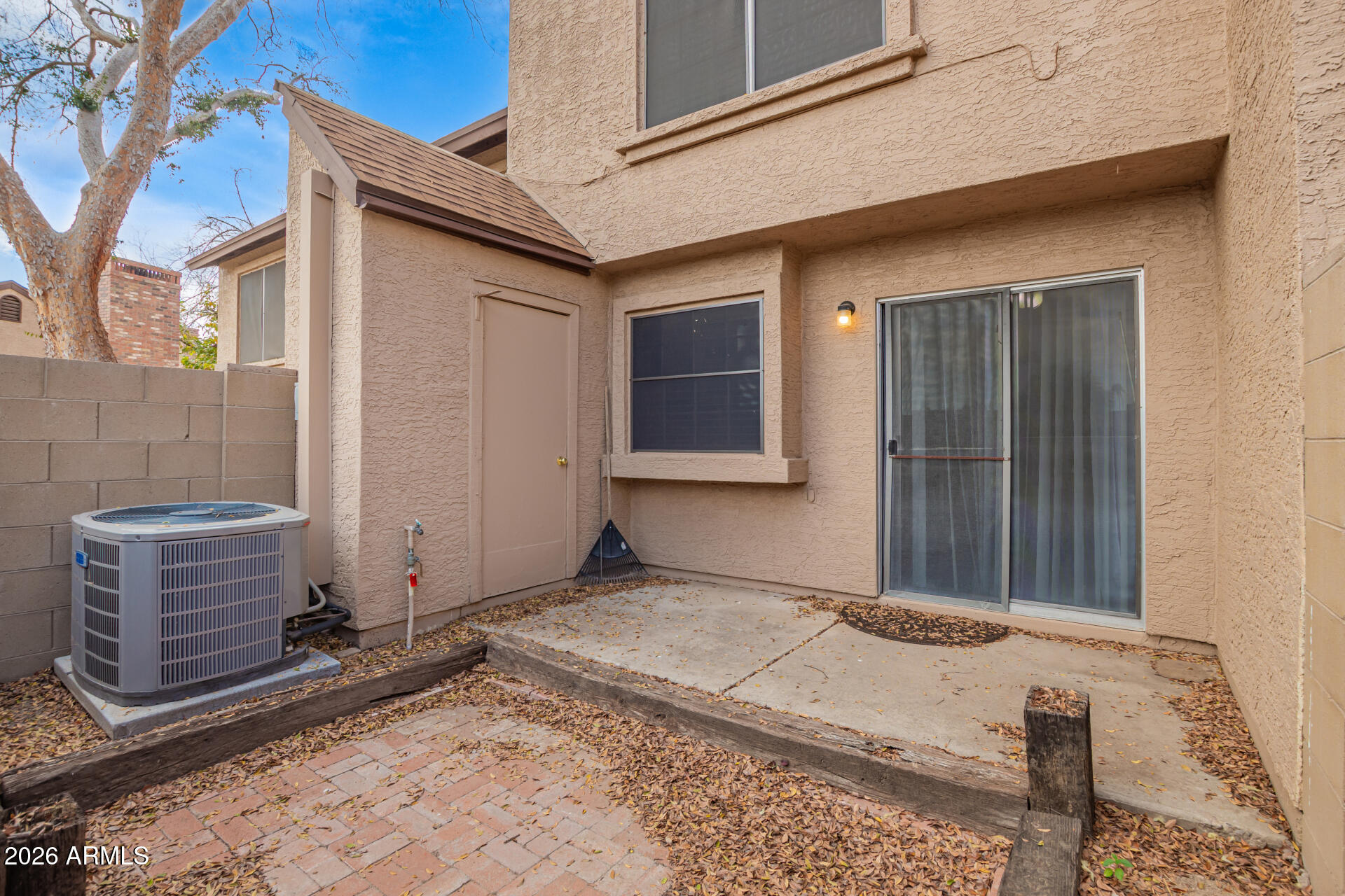 8111 West Wacker Road, Unit 13 Peoria, AZ 85381 - Photo 22 of 28 a front view of a house