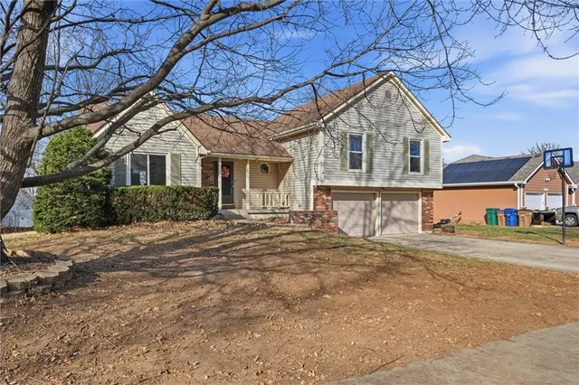 $315,000 | 518 North Jefferson Street, Raymore, MO 64083