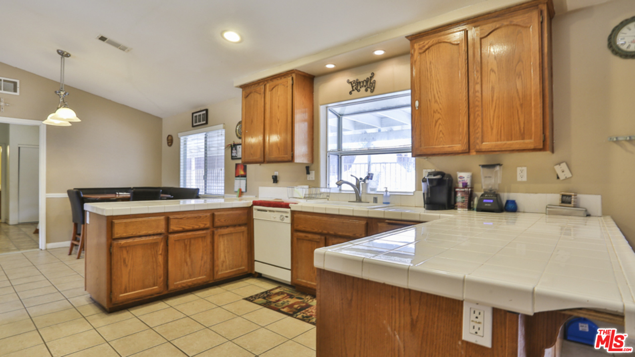 18906 Boulder Avenue Riverside, CA 92508 - Photo 7 of 40