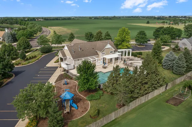 $432,440 | 411 Honeysuckle Lane, Yorkville, IL 60560