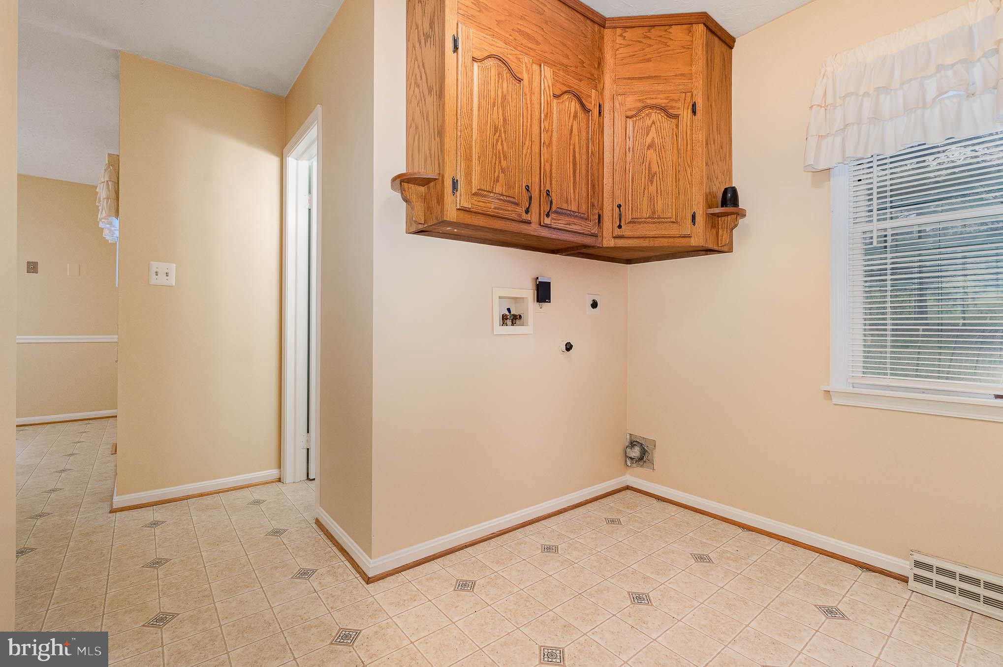 1197 Long Valley Road Westminster, MD 21158 - Photo 23 of 31 Laundry area