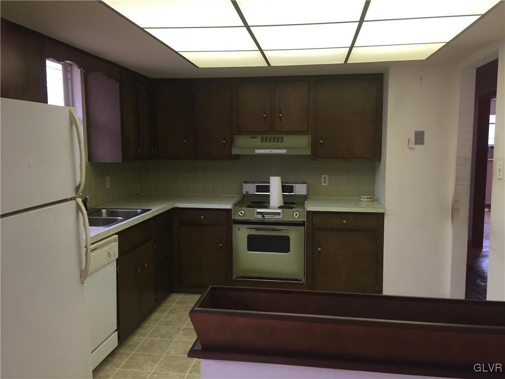12 Foothill Road Albrightsville, PA 18210 - Photo 5 of 11 a kitchen with stainless steel appliances granite countertop a refrigerator and a stove