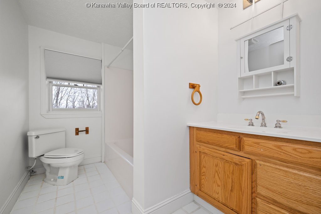 101 Lively Road South Charleston, WV 25309 - Photo 32 of 37 LL Full bath.