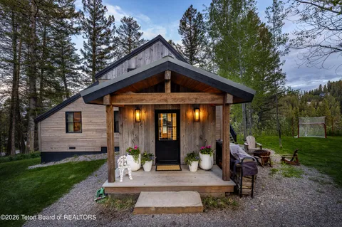 $3,750,000 | 6900 Paintbrush Trail, Wilson, WY 83014