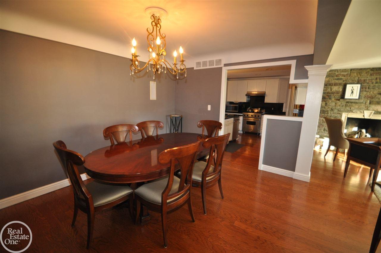 1227 Romney Road Bloomfield Hills, MI 48304 - Photo 11 of 30 31271321-10.JPG