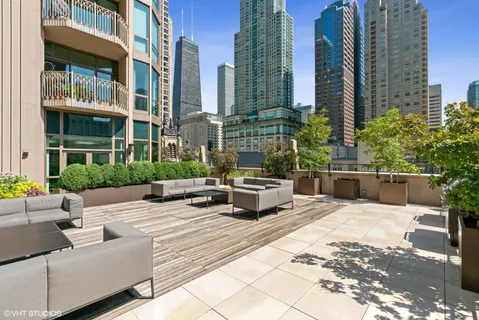 $1,375,000 | 21 East Huron Street, Unit 2803, Chicago, IL 60611