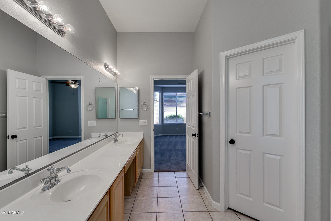 282 East Smoke Tree Road Gilbert, AZ 85296 - Photo 18 of 39 16-Smoke