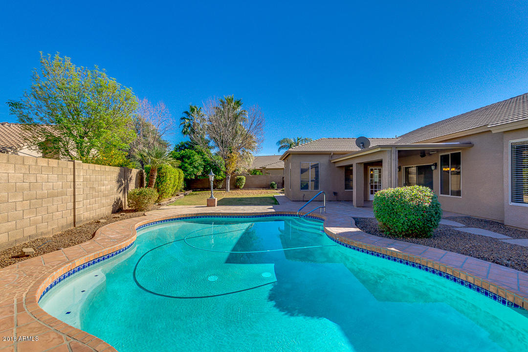 282 East Smoke Tree Road Gilbert, AZ 85296 - Photo 2 of 39 31-Smoke