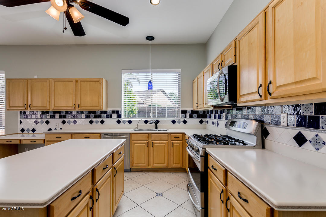 282 East Smoke Tree Road Gilbert, AZ 85296 - Photo 4 of 39 02-Smoke