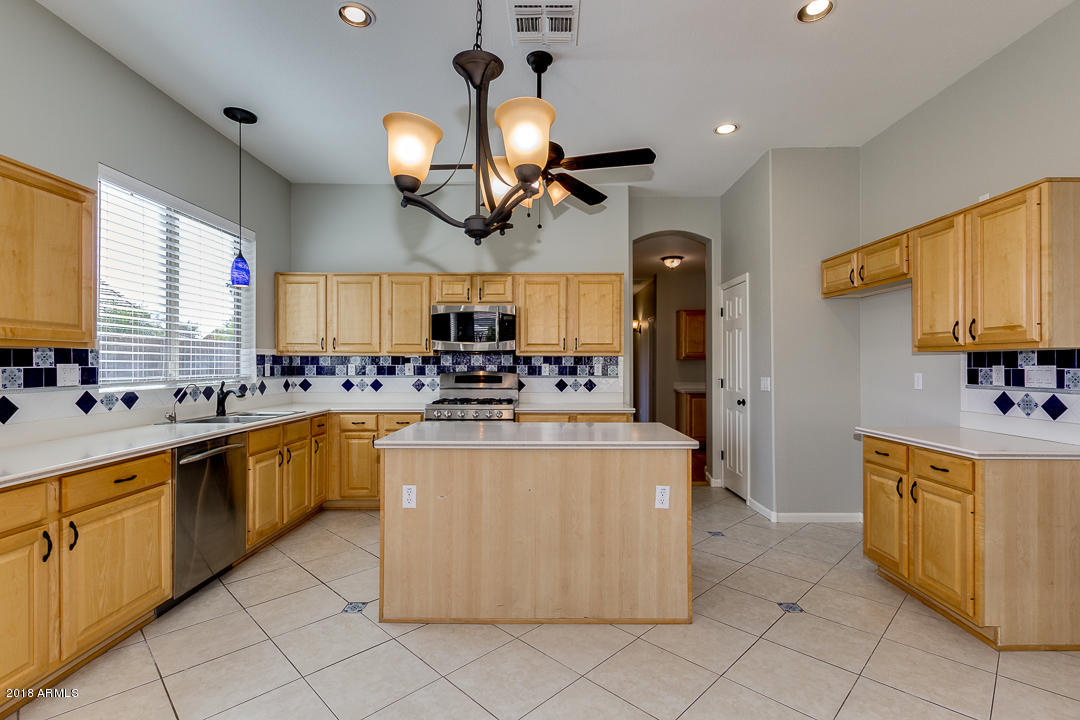 282 East Smoke Tree Road Gilbert, AZ 85296 - Photo 5 of 39 03-Smoke