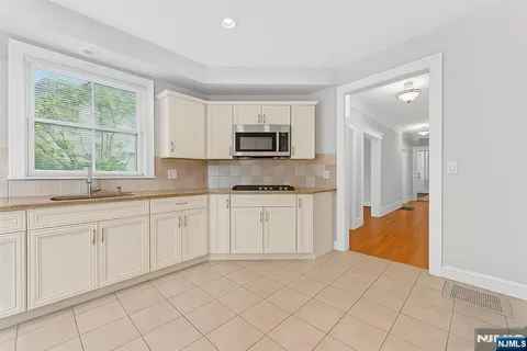 $1,995,000 | 92-94 Midland Avenue, Montclair, NJ 07042