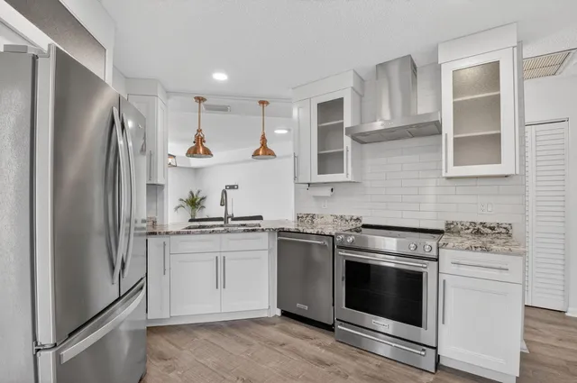 $575,000 | 9074 Chatsworth Cascades Circle, Boca Raton, FL 33434