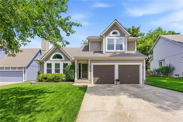 $400,000 | 14668 West 151st Terrace, Olathe, KS 66062