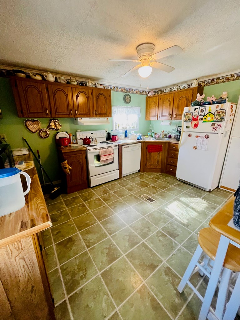 1943 Ridge Road Dalton, GA 30721 - Photo 4 of 23 Gallery Image 4