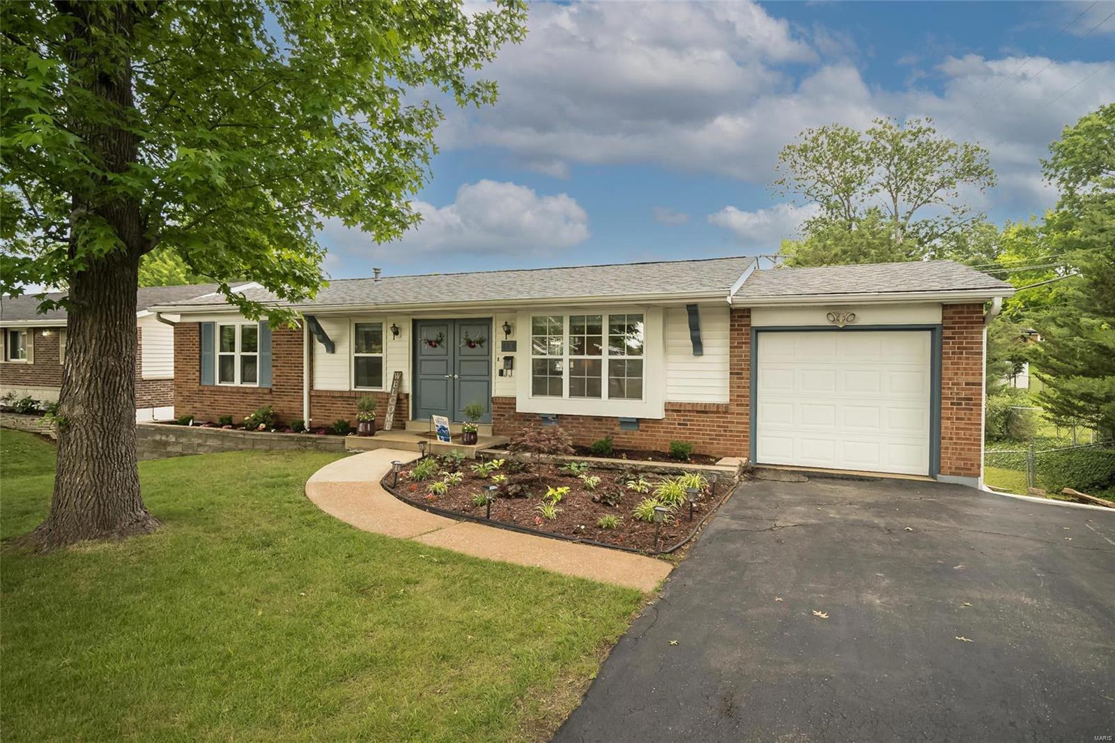 893 Reavis Barracks Road St. Louis, MO 63125 - Photo 1 of 30 Gallery Image 1