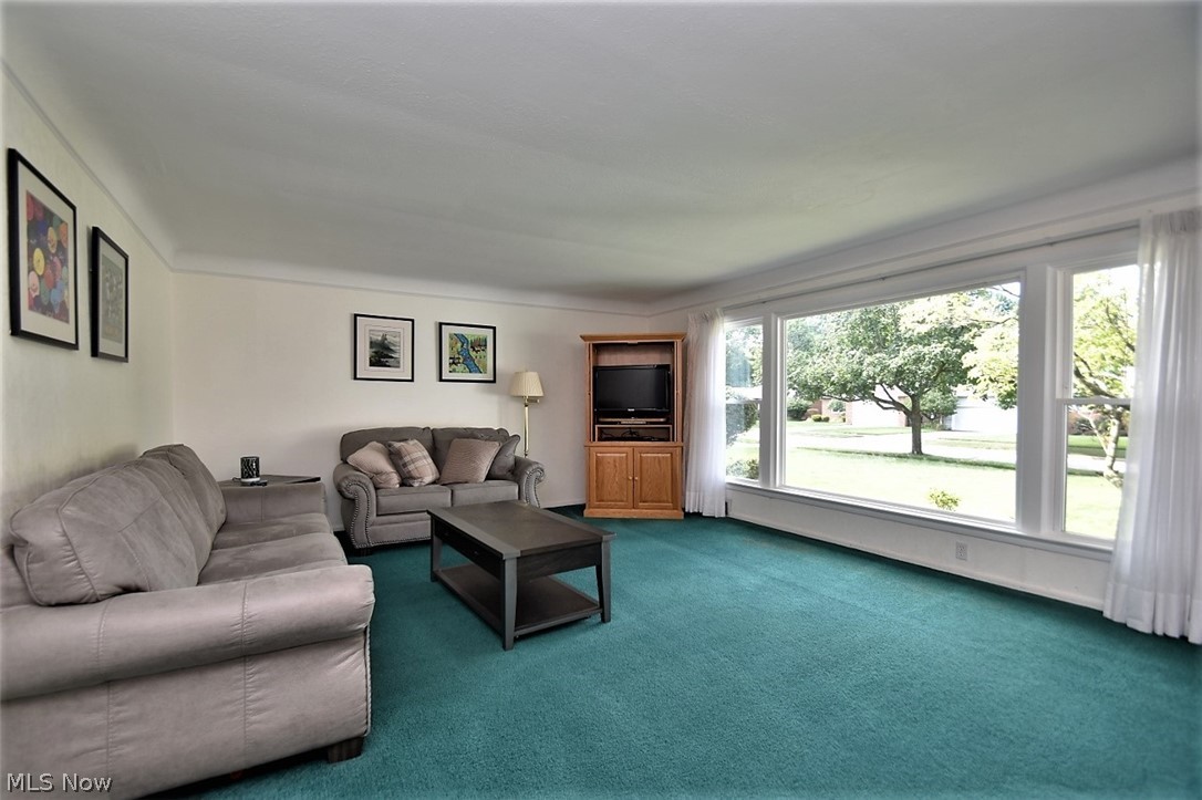 1015 Hanley Road Cleveland, OH 44124 - Photo 5 of 30