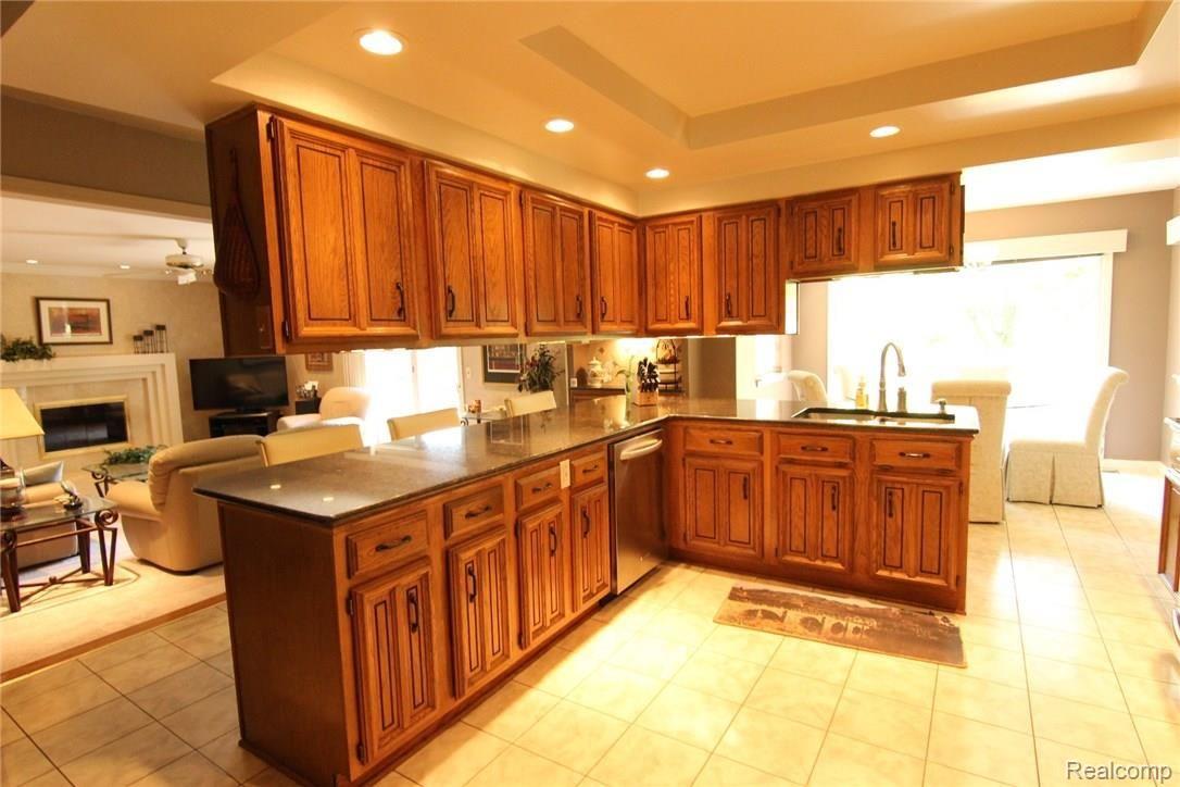 710 Lion Street Rochester, MI 48307 - Photo 20 of 40 Kitchen (7).JPG
