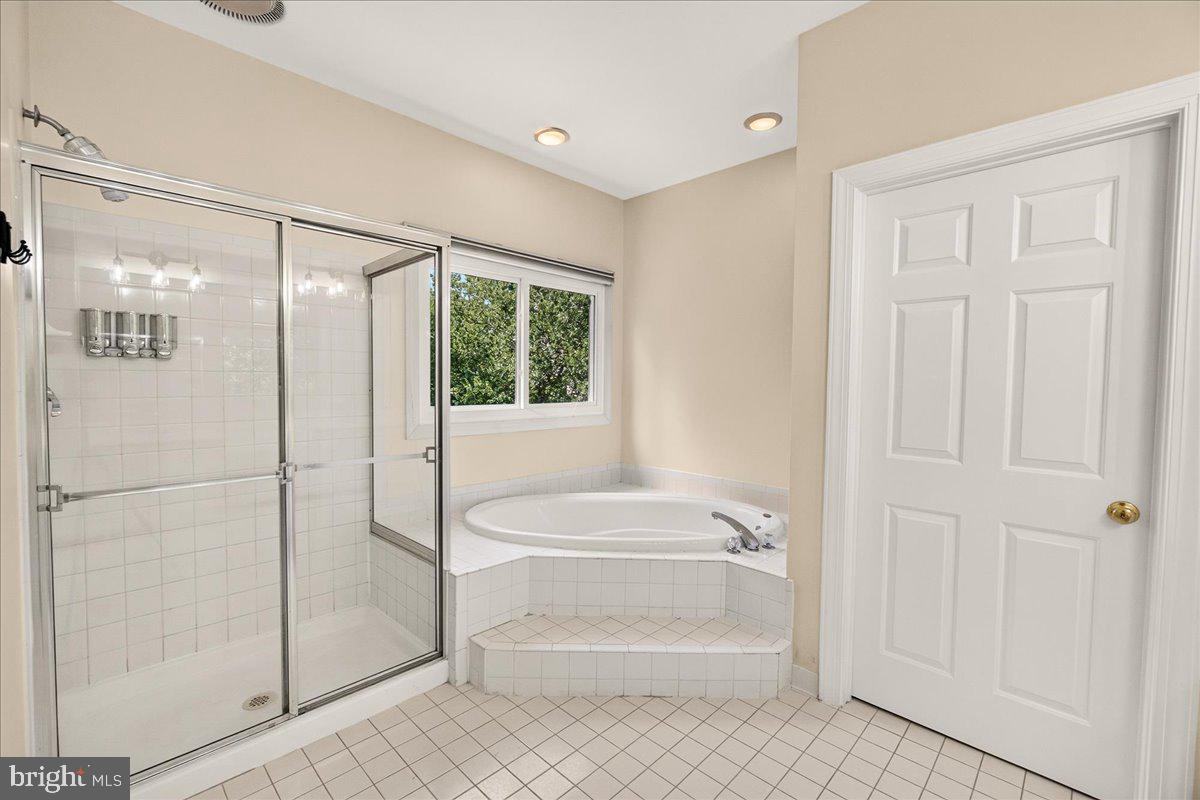 6430 Bellevue Place Frederick, MD 21701 - Photo 25 of 59 owner's bathroom