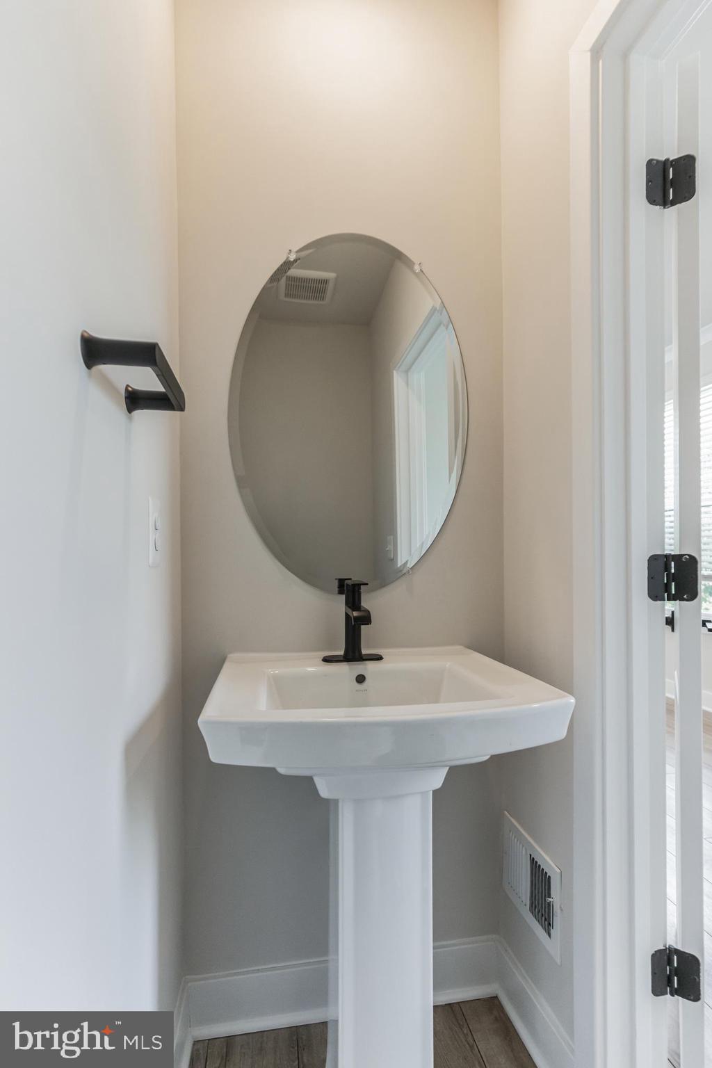 4406 Roland Heights Avenue Baltimore, MD 21211 - Photo 8 of 26 Gallery Image 8
