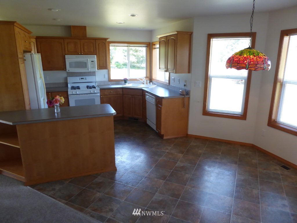 8701 181st Way Southwest Rochester, WA 98579 - Photo 9 of 25