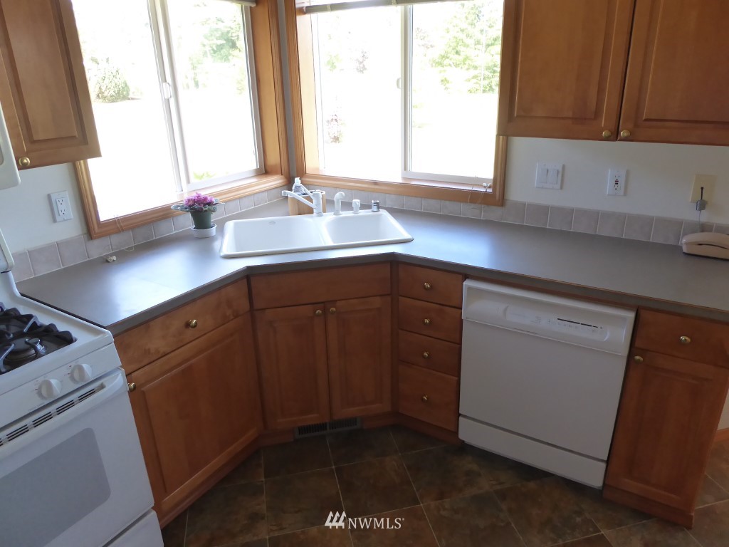 8701 181st Way Southwest Rochester, WA 98579 - Photo 10 of 25