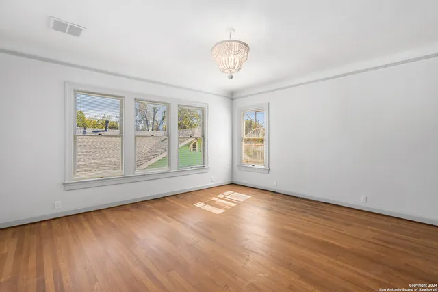 $2,000 | 331 West Elsmere Place, Unit 101, San Antonio, TX 78212