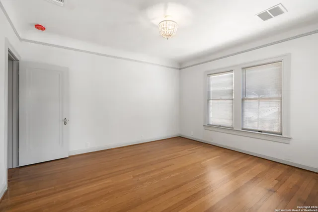 $2,000 | 331 West Elsmere Place, Unit 101, San Antonio, TX 78212