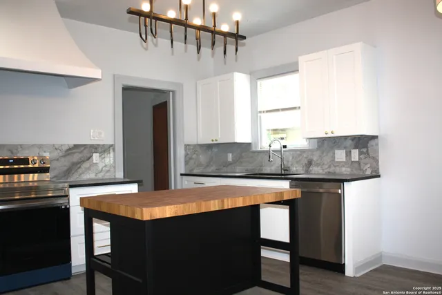 $2,000 | 331 West Elsmere Place, Unit 101, San Antonio, TX 78212