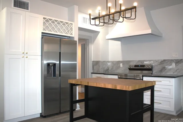 $2,000 | 331 West Elsmere Place, Unit 101, San Antonio, TX 78212