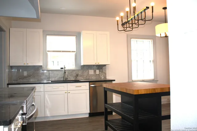 $2,000 | 331 West Elsmere Place, Unit 101, San Antonio, TX 78212