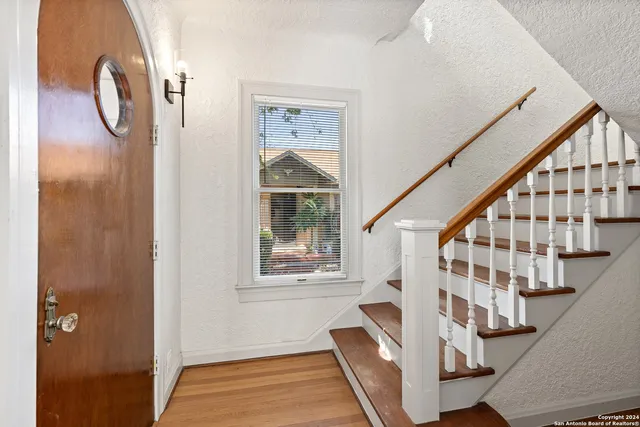 $2,000 | 331 West Elsmere Place, Unit 101, San Antonio, TX 78212