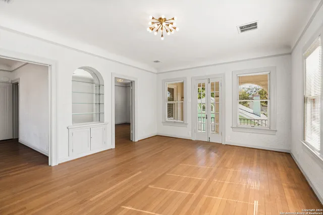 $2,000 | 331 West Elsmere Place, Unit 101, San Antonio, TX 78212