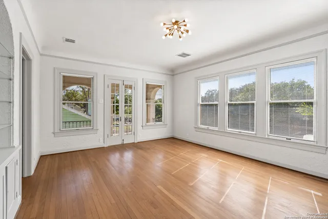 $2,000 | 331 West Elsmere Place, Unit 101, San Antonio, TX 78212