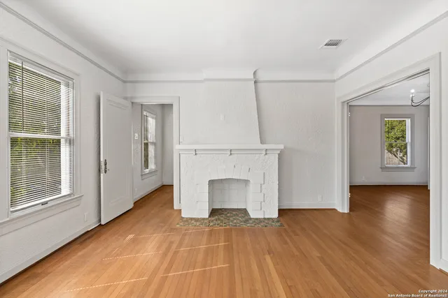 $2,000 | 331 West Elsmere Place, Unit 101, San Antonio, TX 78212