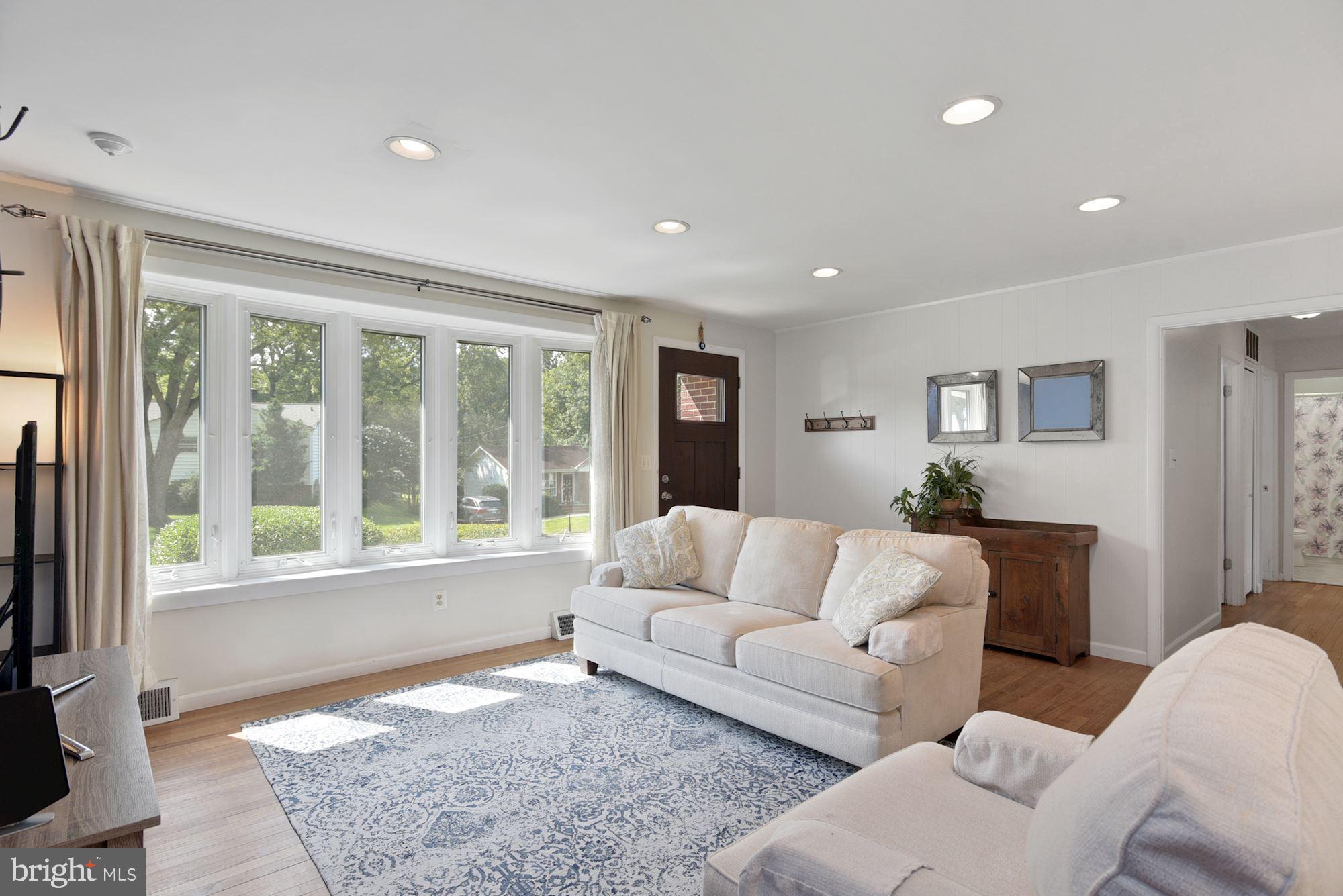 1908 Logwind Road Catonsville, MD 21228 - Photo 3 of 32 Living Room