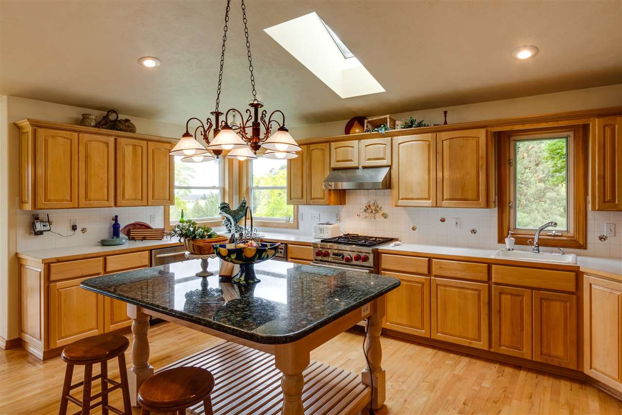 5404 East Big Rock Road Spokane, WA 99223 - Photo 5 of 20 Gallery Image 5