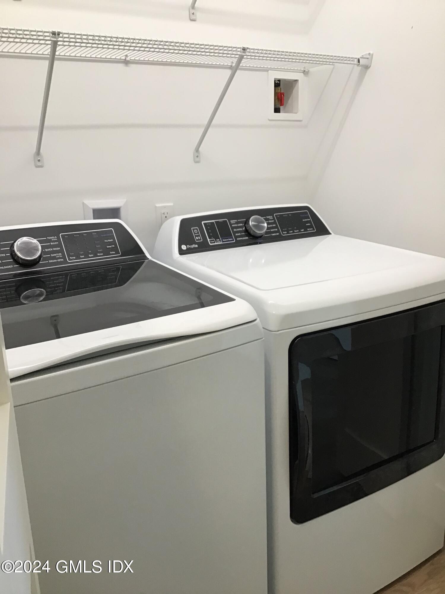 54 Greenwich Avenue, Unit 3 Greenwich, CT 06830 - Photo 16 of 30 a utility room with dryer and washer