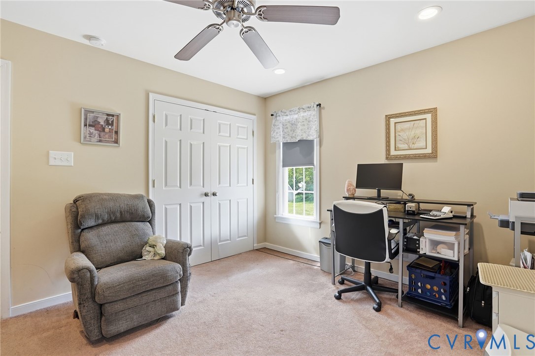19012 Teman Road Beaverdam, VA 23015 - Photo 25 of 41 a livingroom with workspace and a couch