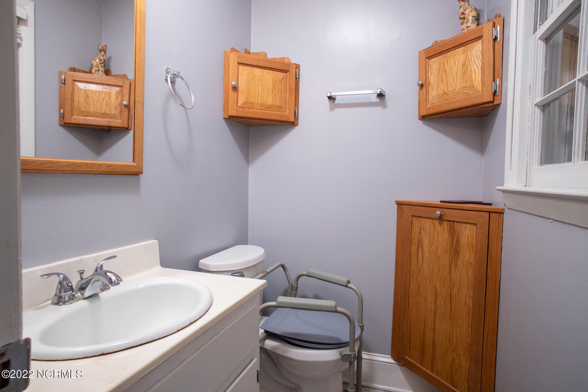 155 Stevenson Road New Bern, NC 28562 - Photo 13 of 25 Master (Half - Bathroom)