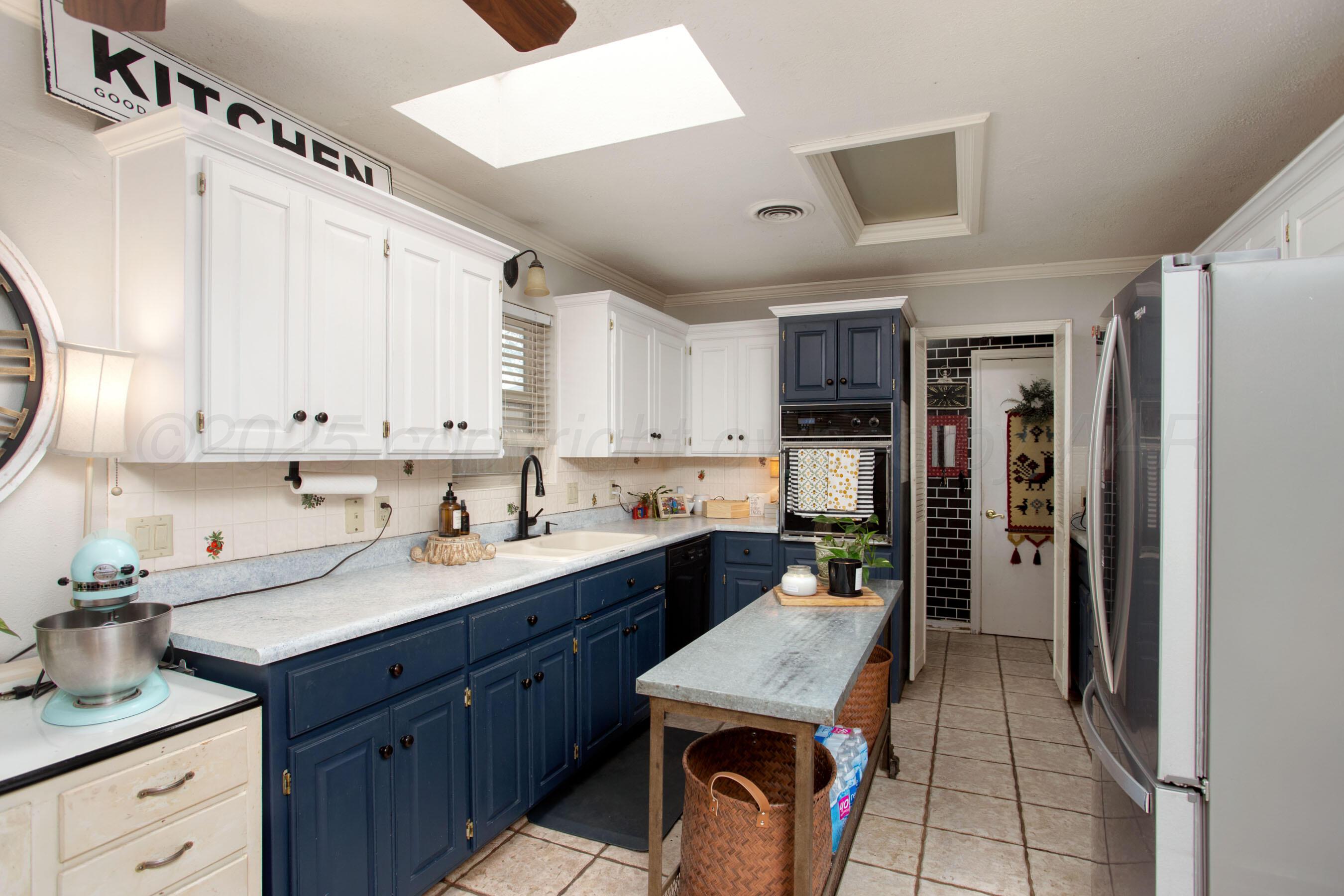 6010 Calumet Road Amarillo, TX 79106 - Photo 9 of 27 Kitchen