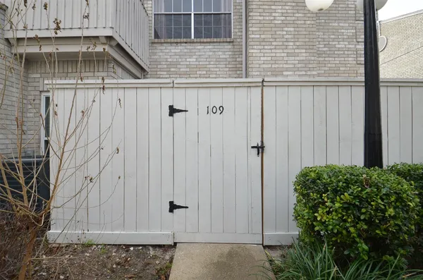 $157,000 | 3800 Tanglewilde Street, Unit 109, Houston, TX 77063