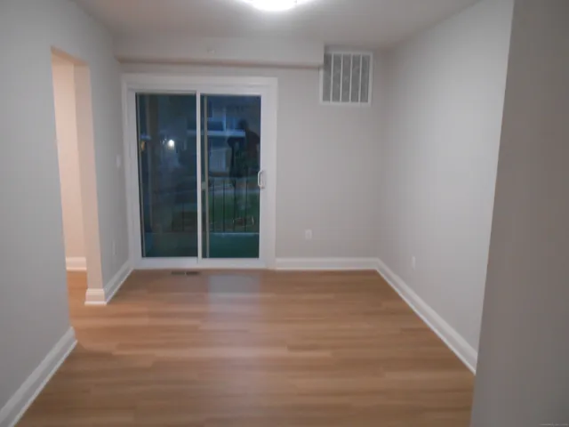 $2,295 | 50 Greenhouse Road, Unit 42B, Bridgeport, CT 06606