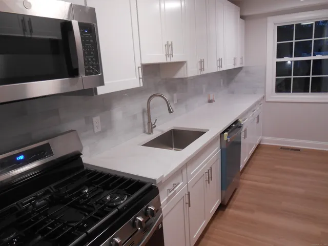 $2,295 | 50 Greenhouse Road, Unit 42B, Bridgeport, CT 06606