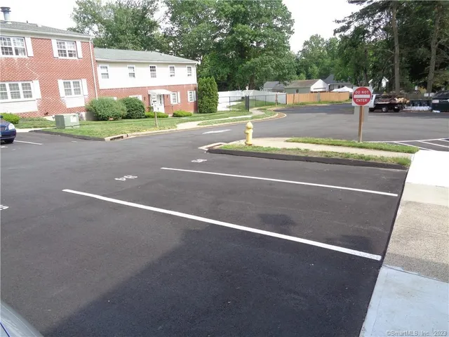 $2,295 | 50 Greenhouse Road, Unit 42B, Bridgeport, CT 06606