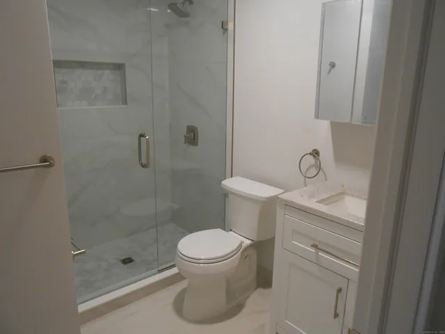 $2,295 | 50 Greenhouse Road, Unit 42B, Bridgeport, CT 06606