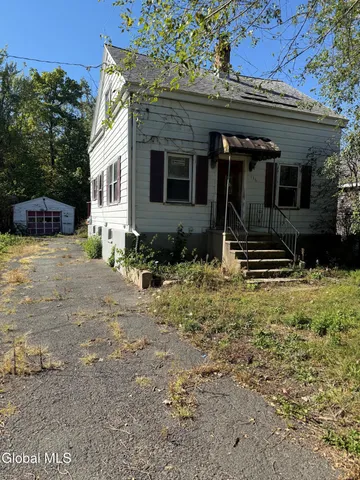 $149,900 | 136 Hudson River Road, Waterford, NY 12188