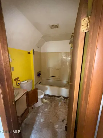 $149,900 | 136 Hudson River Road, Waterford, NY 12188