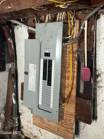 $149,900 | 136 Hudson River Road, Waterford, NY 12188