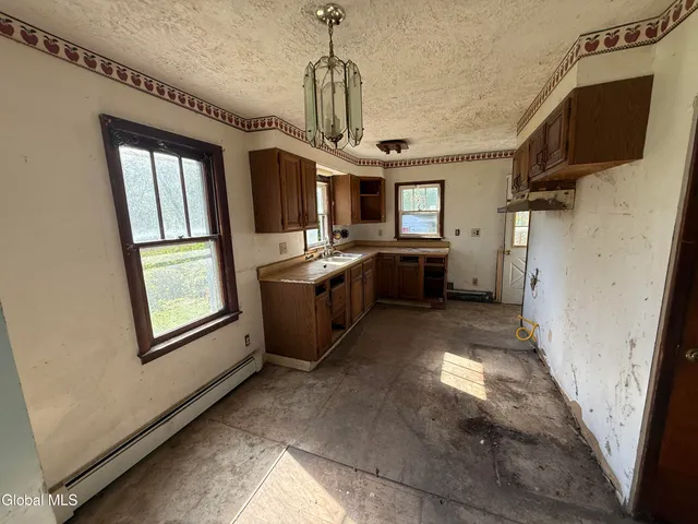 $149,900 | 136 Hudson River Road, Waterford, NY 12188